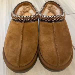 Women’s UGG slippers
